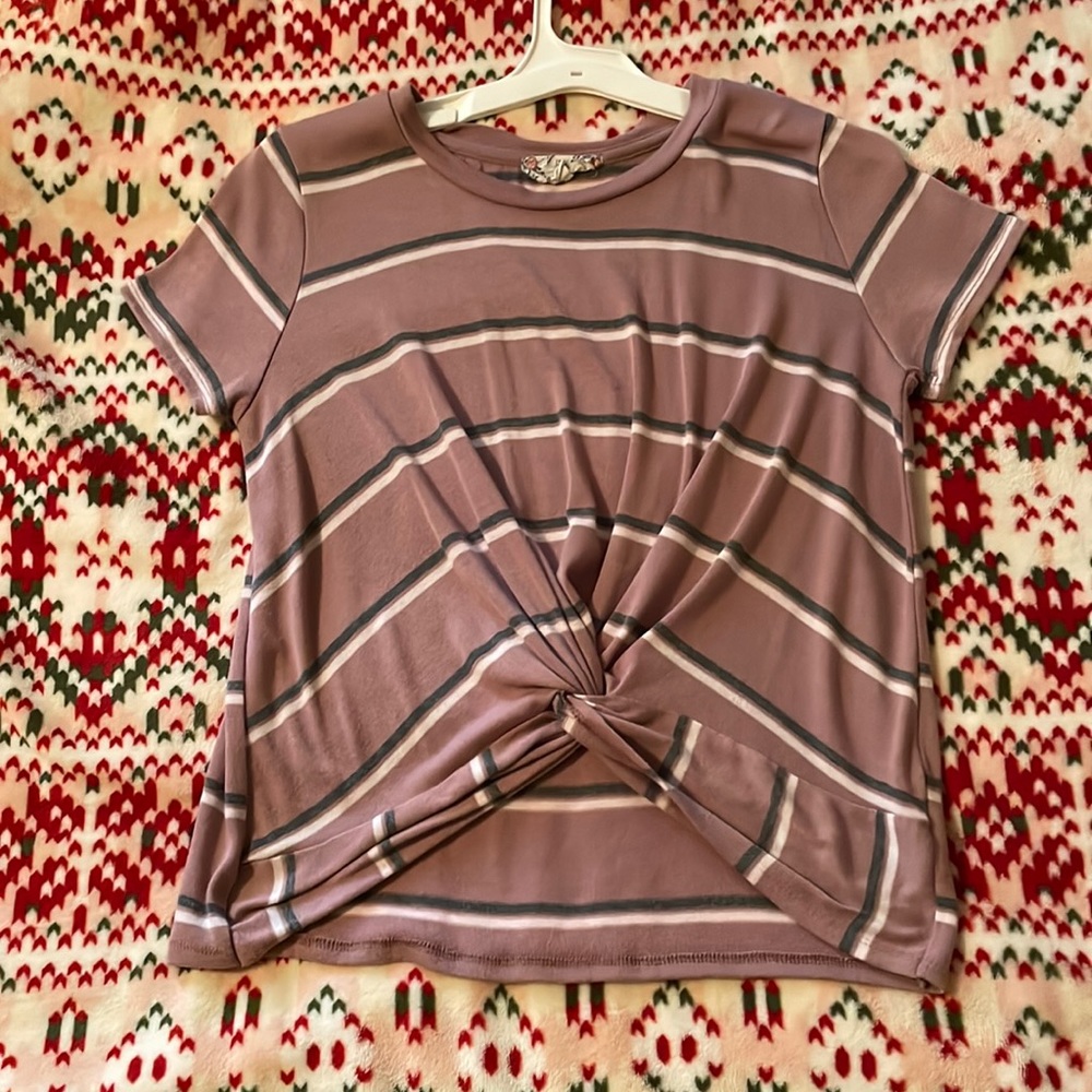 Simple knot pink striped shirt.